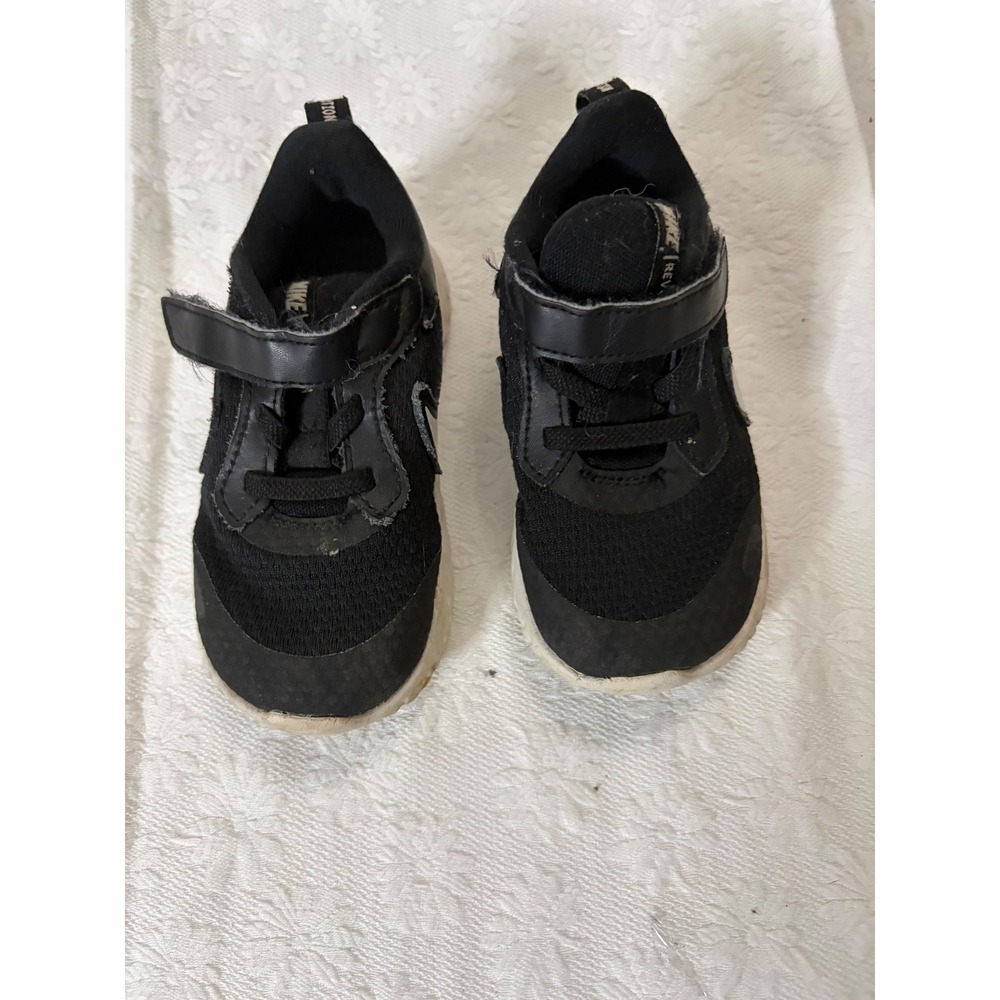 Nike Revolution 5 Toddler Streetwear & Athleisure Black White BQ5673-003 Size 8C